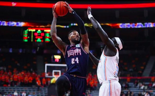 爱游戏官方链接-哈兰德连续二十场比赛得分超过重返赛场，MAD不断突破！